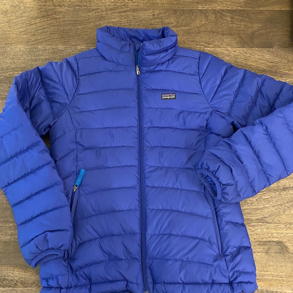 Like new! Patagonia Girls/Women’s  Down Jacket.
